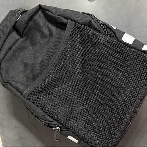 Adidas Classic Insulated Lunch Bag - Picture 3 of 8